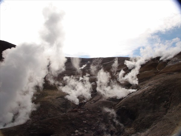 Фумаролы в кальдере вулкана Комарова